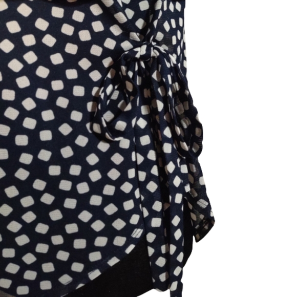 Unbranded Polka Dot Top With Side Tie And Flutter Sleeve Size Small - Picture 4 of 6